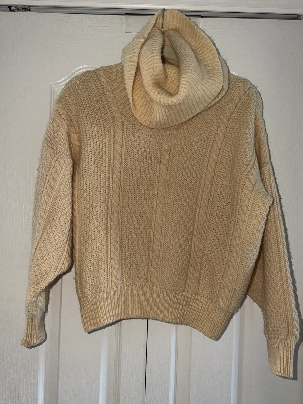 Vintage 100% wool Carraig Donn turtleneck sweater
